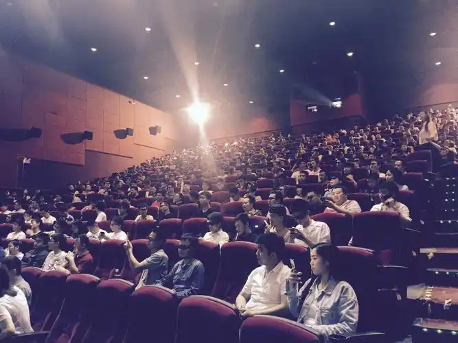 特效火力全开 游戏还原粉丝满意作为风靡全球的同名游戏改编的电影