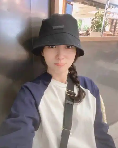 原创不打光修图41岁的宋佳素颜并不年轻但皮肤紧致气质清新温婉