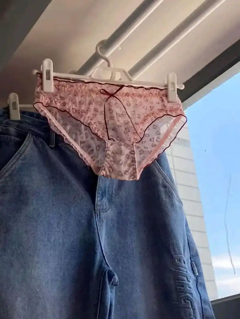 广东,一女子将自己的内衣内裤晾在屋外,结果被偷了好几套.