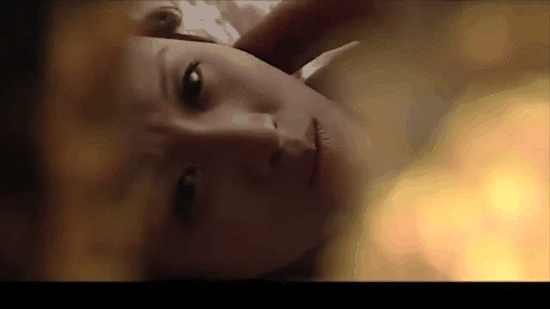 蓝色档案:女特务中枪昏迷,以为必死无疑,没想睁开眼一看傻眼!