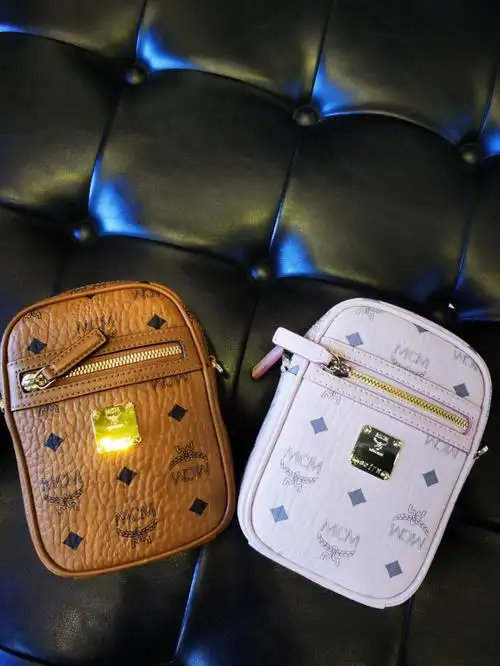 mcm斜挎小包