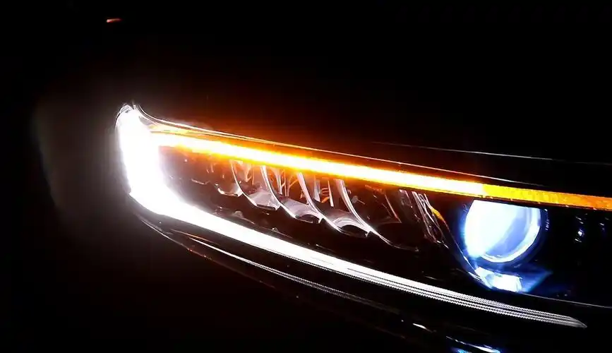 成都十代雅阁改装车灯激光大灯透镜七彩恶魔眼日行灯天一车灯