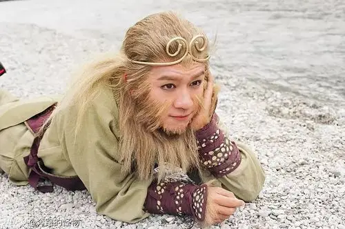 《宝莲灯》和《魔幻手机》里的丁健,个人也是很喜欢这个孙悟空的,扮相