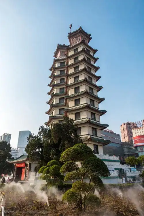 亚洲中国河南郑州,白天二七广场上的二七塔 建筑 建筑 城市 旅行 天空