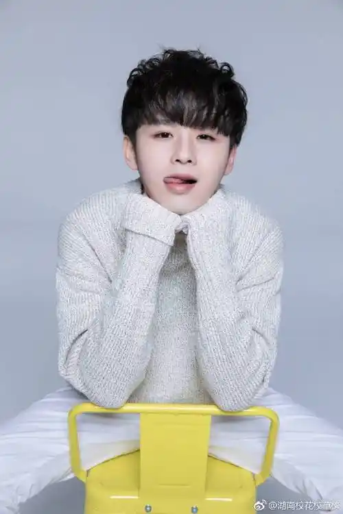 湖南校花校草榜#@徐浩xiho来自湖南永州,身高177,体重57kg,毕业于