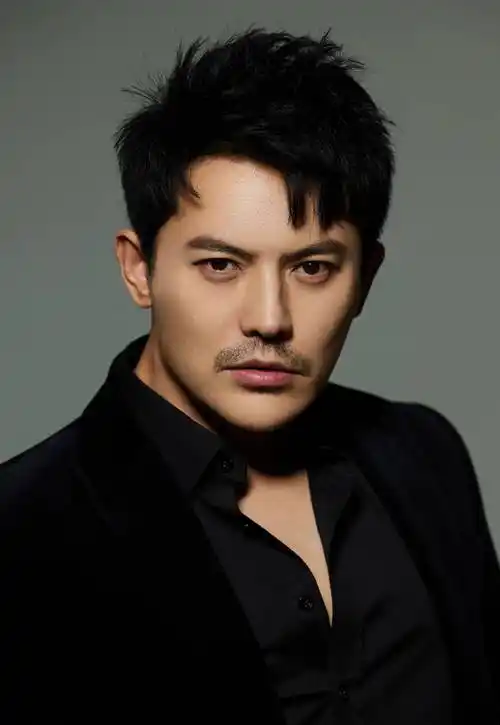 从选秀冠军到童年白月光无花,出道17年没火,他还合作过肖战三次_崔鹏_