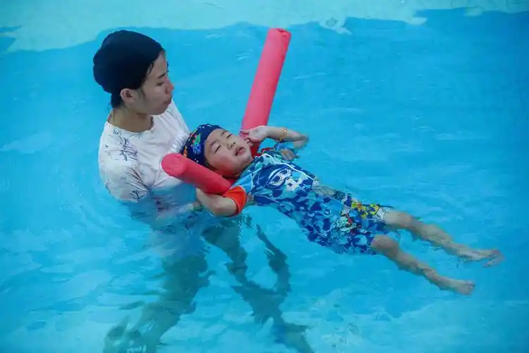 亲子活动的意义|亲子游泳的意义和好处 海帆分析-丫空间