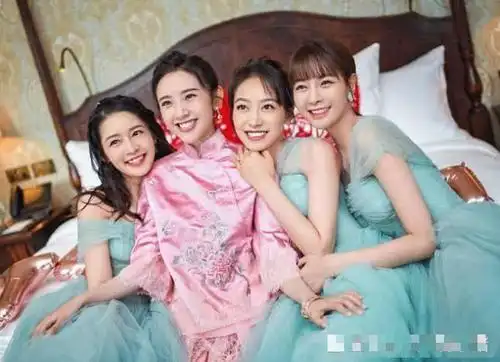 最美伴娘团:羡慕过陈妍希,见识过唐艺昕,看到赵丽颖才叫强大!