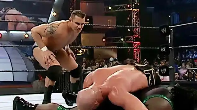 兰迪奥顿挑拨雷尔和安格,马克亨利拿下比赛|海战战术|摔跤比赛|马克