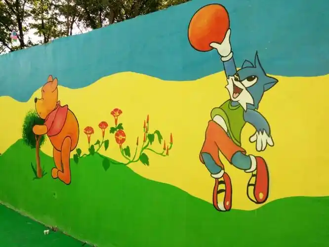 童真童趣的多彩墙绘,都是幼儿喜欢的卡通人物,能带给幼儿耳目一新的