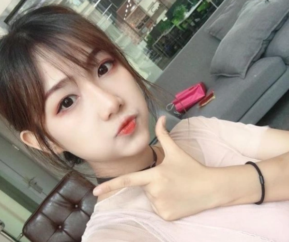 抖音网红美女深圳钟婷成都小甜甜山东三妮阿姨你更喜欢哪一个