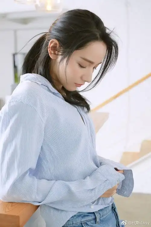 想要一些侧脸很绝绝子的美女头像