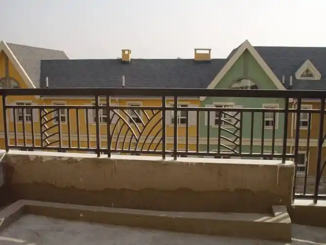 屋面女儿墙的来历 建筑屋面女儿墙是哪里