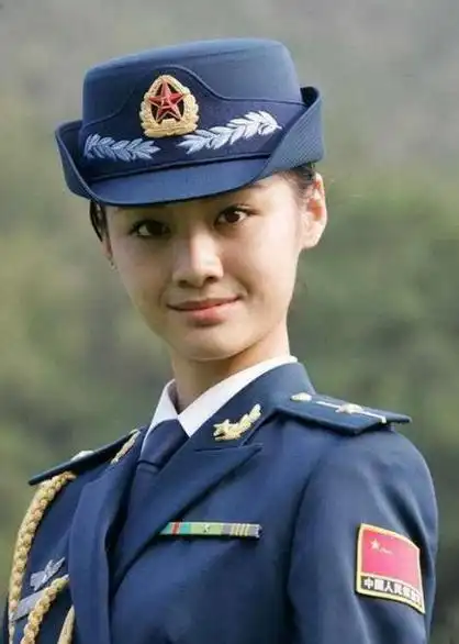 而女兵由于生理上的构造除了怀孕这种情况,其实每个月