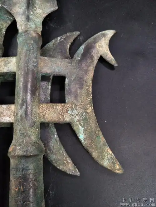 青铜方天画戟一对