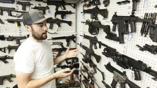 一方面也为一些军事射击游戏开发商们提供了更为详细的资料和武器模型