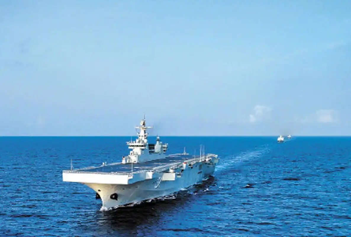 海军某登陆舰支队海南舰等舰艇组成编队开展实战化演练 3月中旬,海军