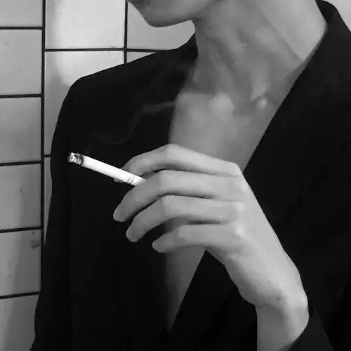 生命没有高低贵贱之分,男生头像帅气冷酷黑白