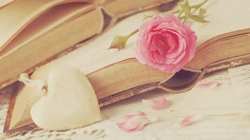 小清新花朵与书高清桌面壁纸