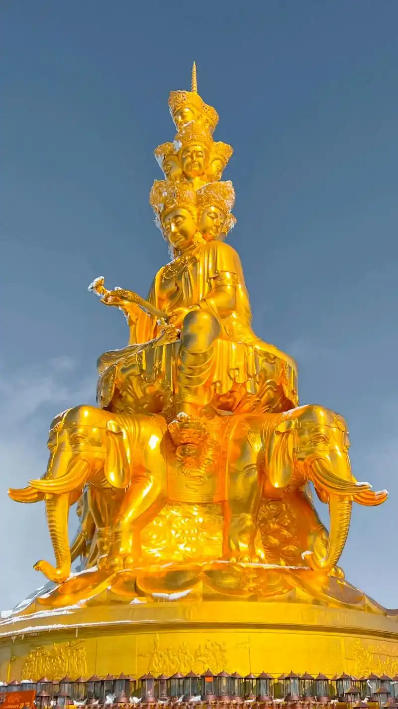 十方普贤金像位于峨眉山金顶."十方"一是意喻普贤菩萨的十大行 - 抖音