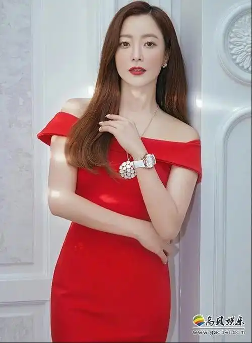 金喜善为代言品牌拍摄最新宣传照!