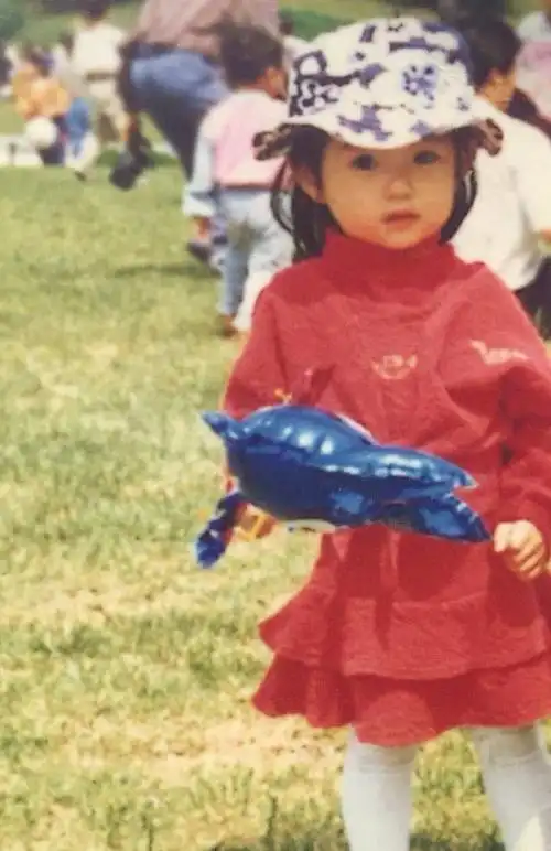 [red velvet][新闻]170330 irene生日会公开童年照 母胎美人再认证