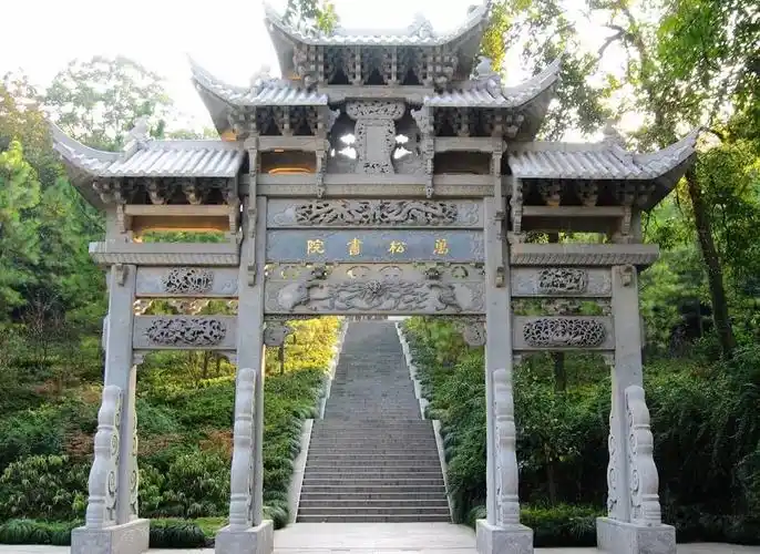 万松书院便是梁山伯和祝英台相识相知相爱的地方《梁祝》这曲子想来你