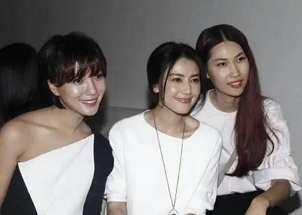 为什么女明星都不愿和高圆圆合影?看完这8张照片你就全懂了!