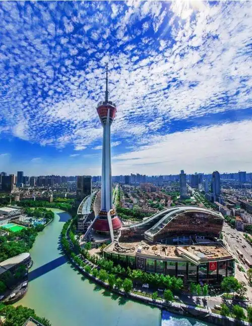 成都339电视塔即天府熊猫塔,天下地上之间最浪漫