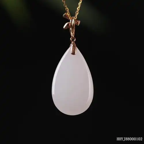 女孩子适合戴什么玉吊坠?