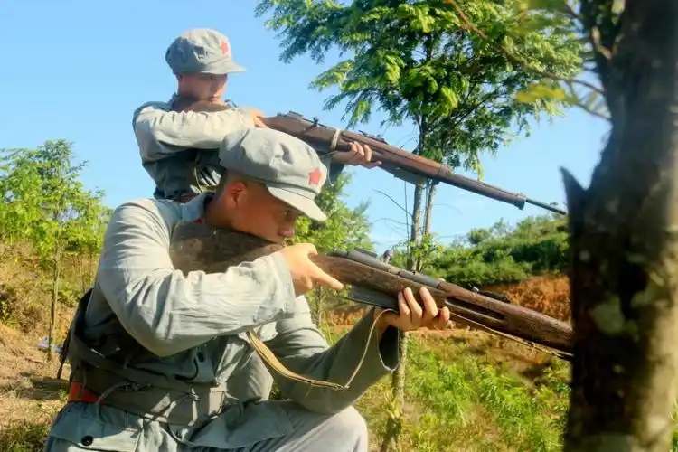 梦想着成为红军战士上阵杀敌你是否看着残酷的战争场面默默流泪