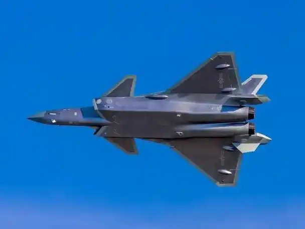 美战机飞行员目视歼20,美预警机没拉警报,歼20隐身材料有多强?