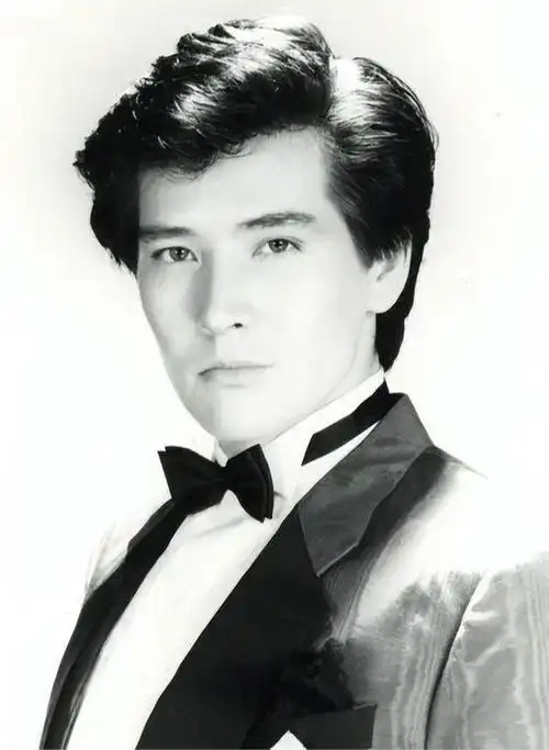 叶倩文嫁给大14岁的林子祥结婚28年无儿无女61岁已经白头