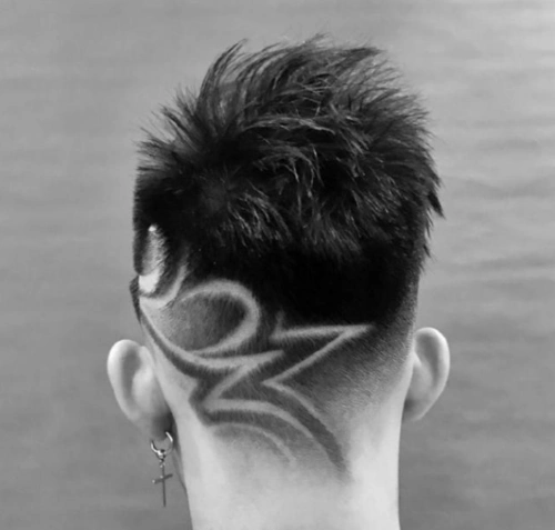 男士"刻痕"发型,帅气又有型!