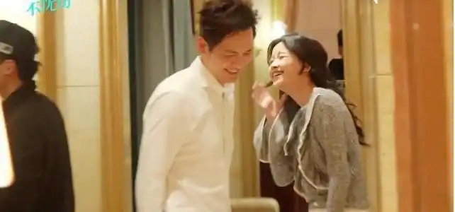 钟汉良孙怡浴室亲热戏花絮曝光钟汉良穿浴袍如出水芙蓉迷人