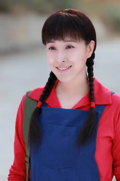 王雅捷《养母的花样年华》成"时髦精" 引领70年代时尚潮流风