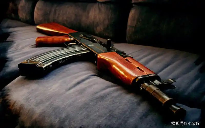 大国武器国产的ak4756式突击步枪