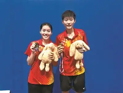 陈笑菲身高创国羽海拔新高≤冠军≥ 女双新人达到1.85米