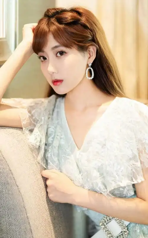 李艺彤高清淡雅写真楚楚动人