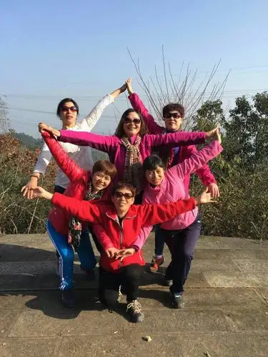 12.8姐妹们一起爬五朗山