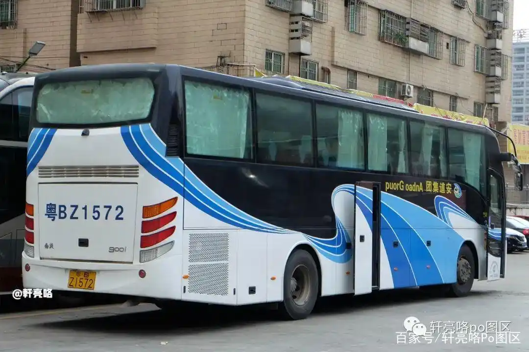 西沃客车900i型 丨 披着沃尔沃皮的国产大巴