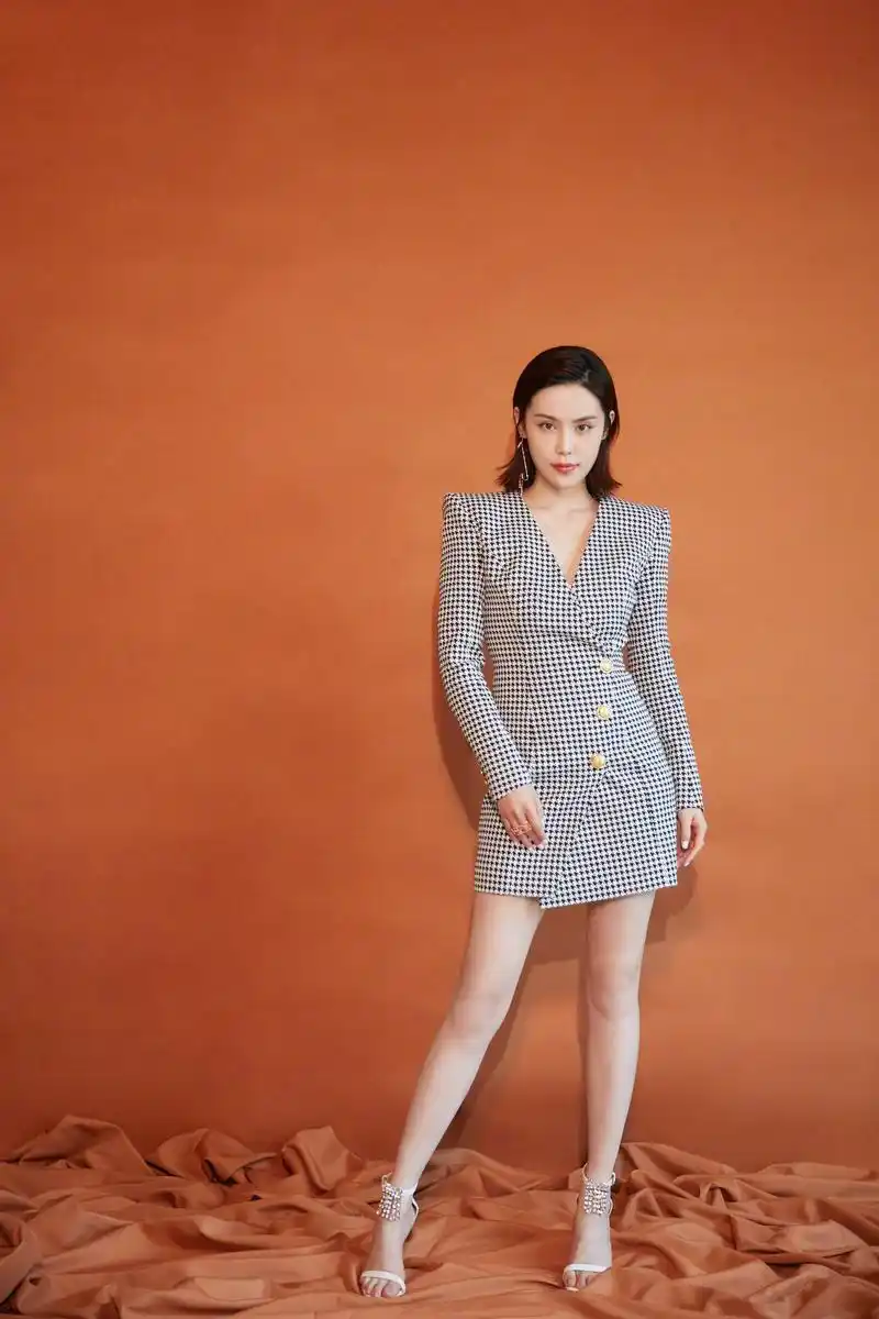 韩小妞近日可谓是行程满满,刚刚录制完《向往的星居