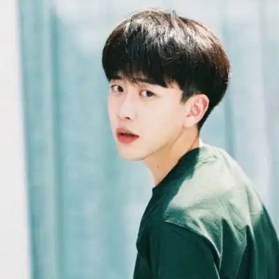 阳光少年帅气男生头像图片大全_www.qqtu8.com