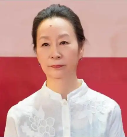 奚美娟儿子奚男:出生就被父亲抛弃,与母亲相依为命27年,现状如何