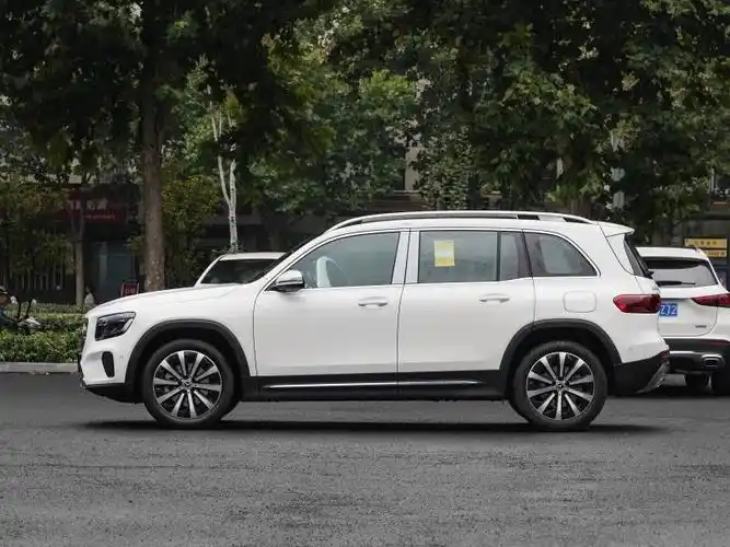 79万去看车获取底价奔驰glb是一款紧凑型suv,外观设计非常时尚大气.