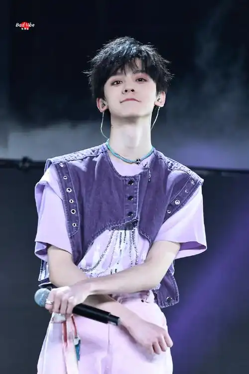 左航zh超话99#左航 美颜创世神#luv u 2 (我心可鉴)@tf家族-左航