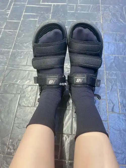 凉鞋配袜子舒服