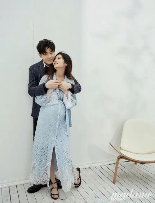 颖儿挺孕肚拍写真