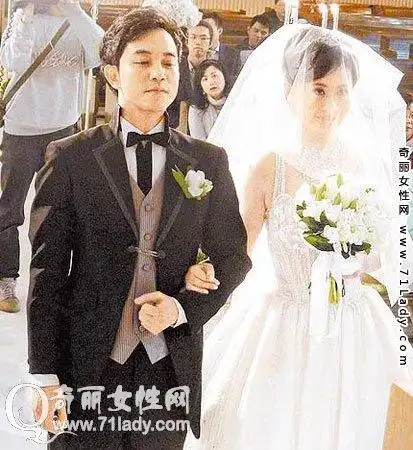 系房地产商人身价不菲          陈德容老公王赞策早年就在美国生活