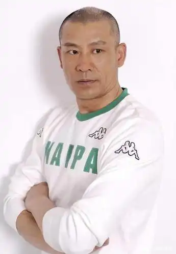 师小红:为了老婆不生娃,照顾岳父岳母息影,50岁老来得子乐开花